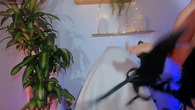 crisbell lopez online show from April 14, 12:54 am