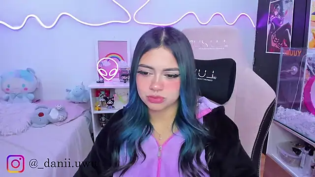 CuteDani  online show from November 11, 10:01 am