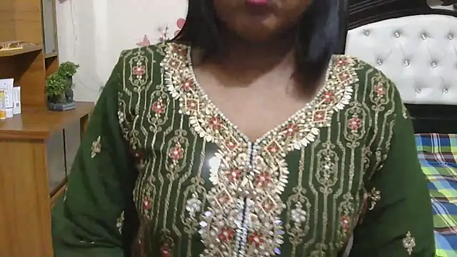 Snapshot of esita_1212 chatting on October 9, 1:48 pm esita 1212 online show from October 9, 1:48 pm