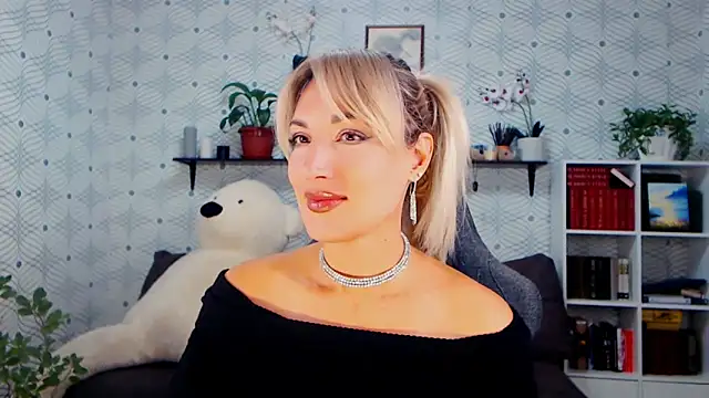 Snapshot of MillaXQueen chatting on October 11, 12:08 pm MillaXQueen online show from October 11, 12:08 pm