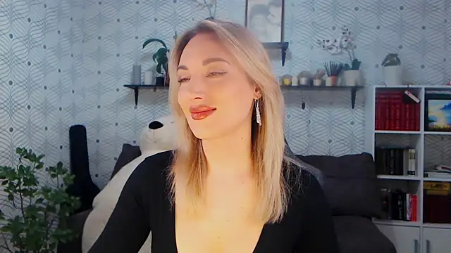 MillaXQueen online show from April 20, 3:04 pm