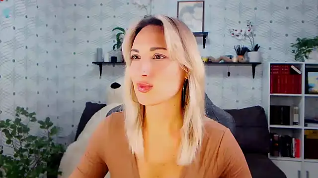 Snapshot of MillaXQueen chatting on October 26, 3:29 pm MillaXQueen online show from October 26, 3:29 pm