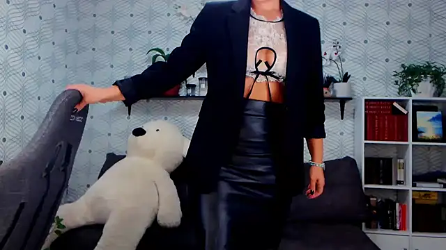 Snapshot of MillaXQueen chatting on October 14, 2:08 pm MillaXQueen online show from October 14, 2:08 pm