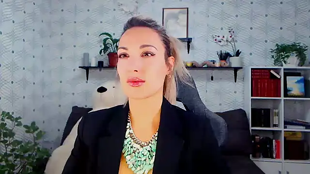 Snapshot of MillaXQueen chatting on October 25, 2:57 pm MillaXQueen online show from October 25, 2:57 pm