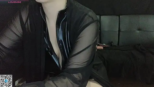 Mia G0ld online show from November 25, 8:20 pm