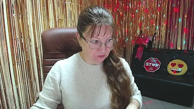 VanessaHotts online show from October 10, 5:01 am