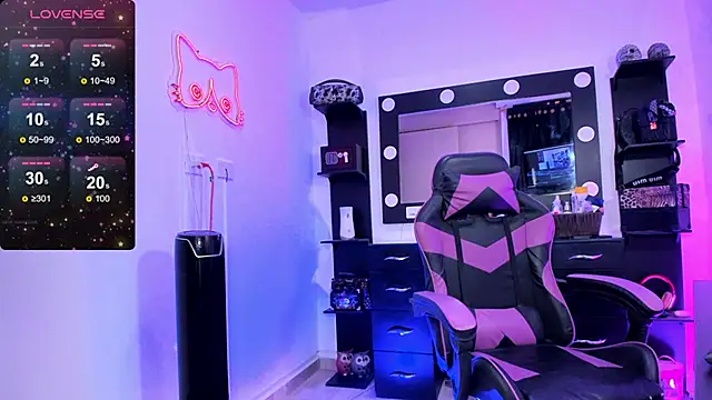 miss kitty online show from November 29, 12:58 am