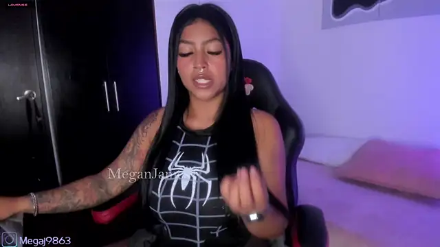 meganjames1 online show from October 22, 12:32 pm