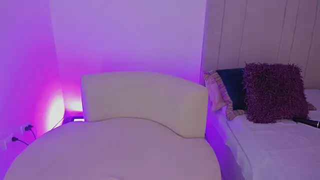 luisah  online show from March 22, 9:21 pm