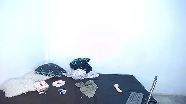 MIA luxce29 online show from October 29, 4:50 am