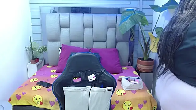 evelin zaens online show from April 14, 4:34 am