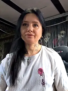 KikiXRed online show from April 7, 9:11 am