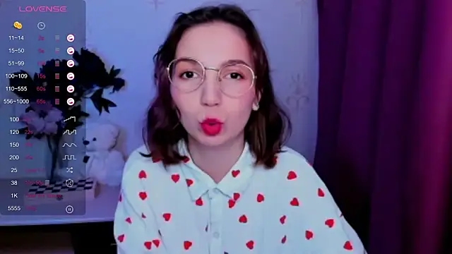 KindHazelHere  online show from April 19, 6:10 pm