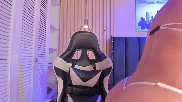 ashlye miller  online show from April 7, 4:03 am