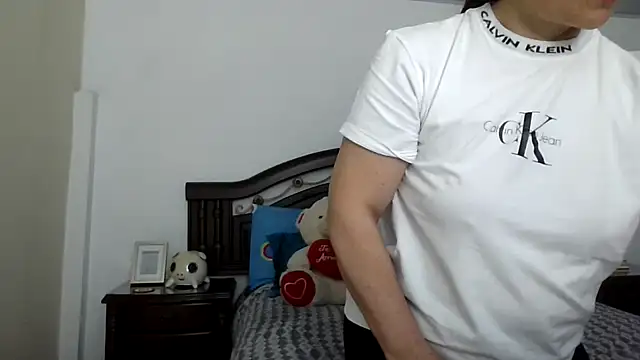 Snapshot of ruby-milf1 chatting on September 23, 12:42 am ruby-milf1 online show from September 23, 12:42 am