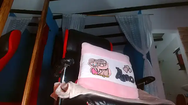 wendy rivera  online show from March 4, 11:06 am