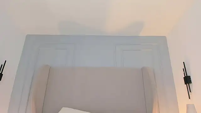 chloe d online show from April 19, 6:10 pm