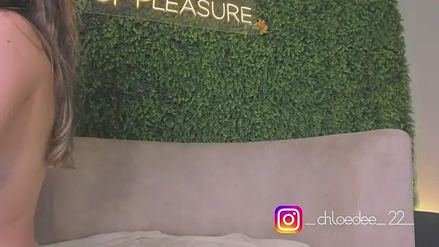 Snapshot of chloe_d chatting on October 19, 5:15 pm chloe d online show from October 19, 5:15 pm