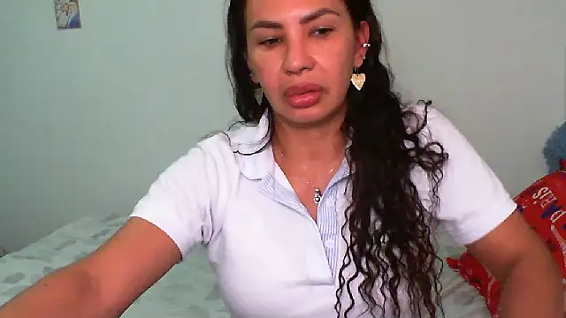 Snapshot of salome__milf chatting on September 30, 11:42 pm salome milf online show from September 30, 11:42 pm