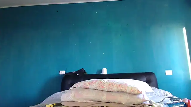 Karendolly  8 online show from April 6, 5:14 pm