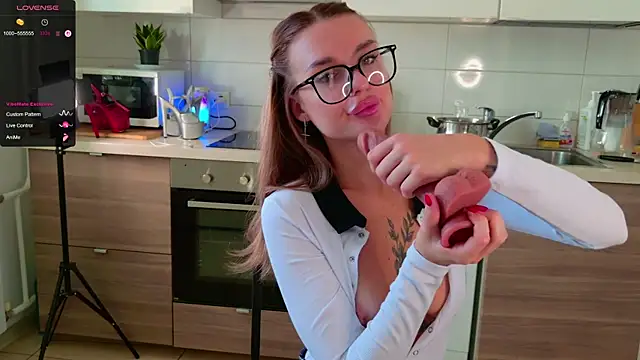 Snapshot of MissLovex chatting on October 1, 5:34 am MissLovex online show from October 1, 5:34 am