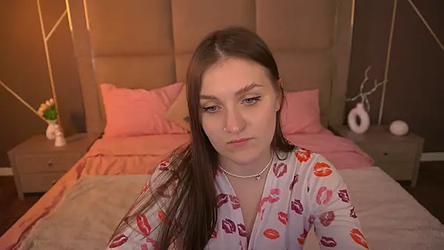 EmmyCharmm online show from October 28, 8:09 am