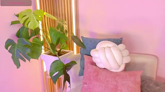 alison collins online show from December 4, 8:20 pm