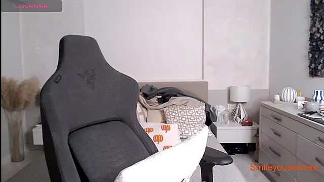 Smileyouarehere online show from November 19, 3:28 am