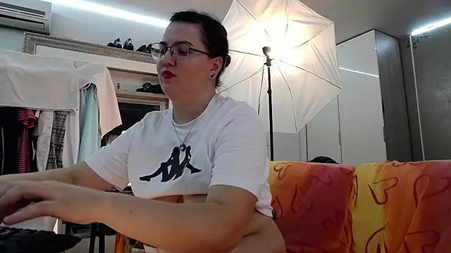 ILoveToFeelU online show from October 3, 1:22 am