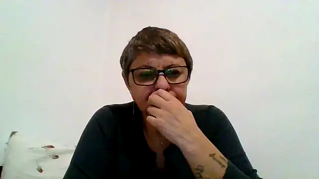 roseblak42 online show from November 12, 3:43 pm