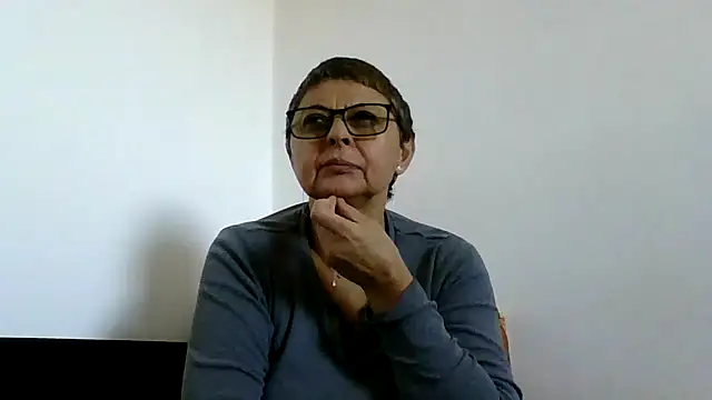 roseblak42 online show from October 19, 11:34 am