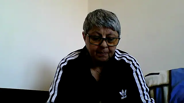 roseblak42 online show from March 12, 2:42 pm