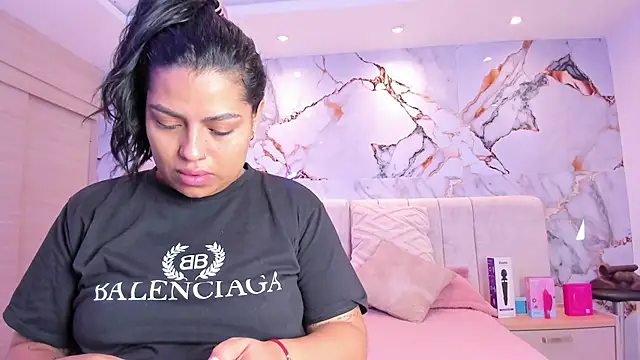 kiana cream online show from December 15, 11:37 am