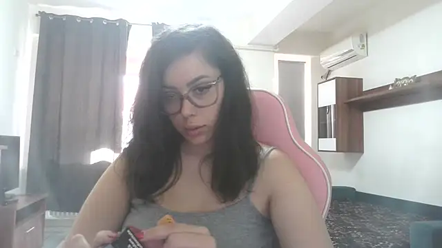 LovelyJulliette online show from June 3, 2:33 pm