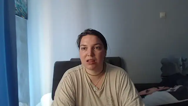 Amelia Kiss  online show from June 8, 2:01 am