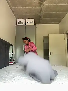 slimcateee online show from March 9, 1:03 pm