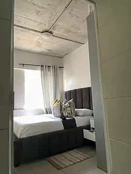 slimcateee online show from March 13, 8:37 am