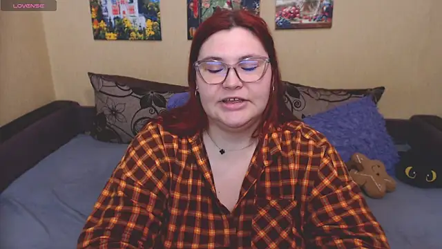 JuliaKeln online show from April 18, 7:07 pm