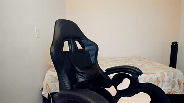 nina pons online show from April 2, 10:40 pm