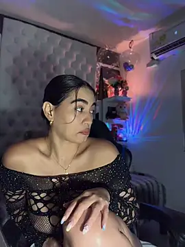 ZarahEvans online show from May 6, 9:30 pm