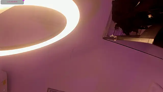 Hilary Smile  online show from November 4, 7:41 pm