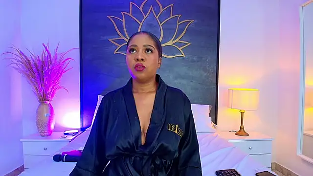 AlisonTravis online show from March 25, 8:12 pm