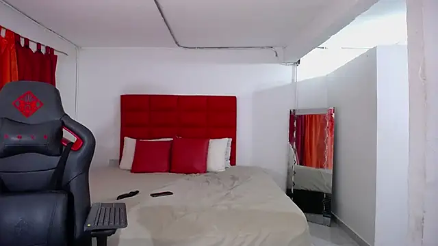 LyonGallego  online show from March 19, 10:52 am