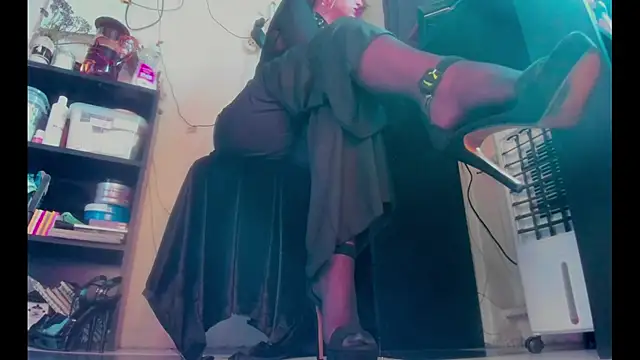 Snapshot of astarrot chatting on September 18, 10:36 am astarrot online show from September 18, 10:36 am