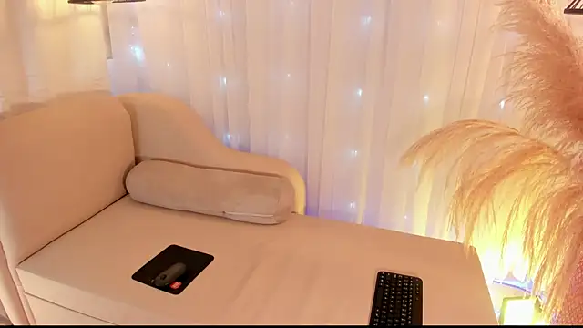 anniesweet02 online show from September 15, 10:39 pm