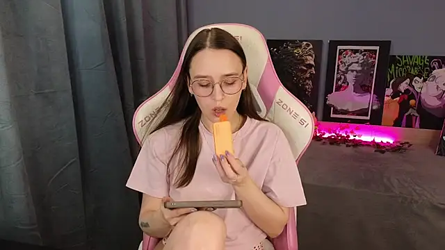 Sweet frosti online show from June 8, 3:07 am