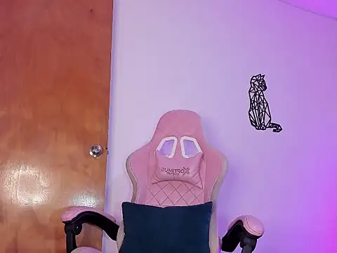 emily lady20 online show from December 21, 9:30 pm