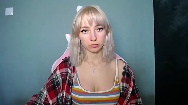 LuciaYoung online show from March 24, 1:27 pm