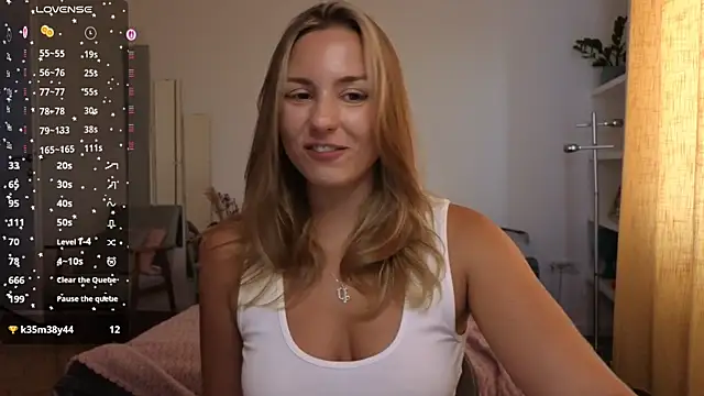 ThreeshaWhite online show from August 3, 2:45 pm