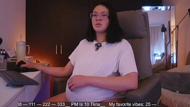 Anah s online show from April 12, 3:48 pm